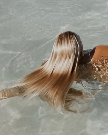 Op vakantie met hairextensions: zo houd je ze mooi, gezond en glanzend